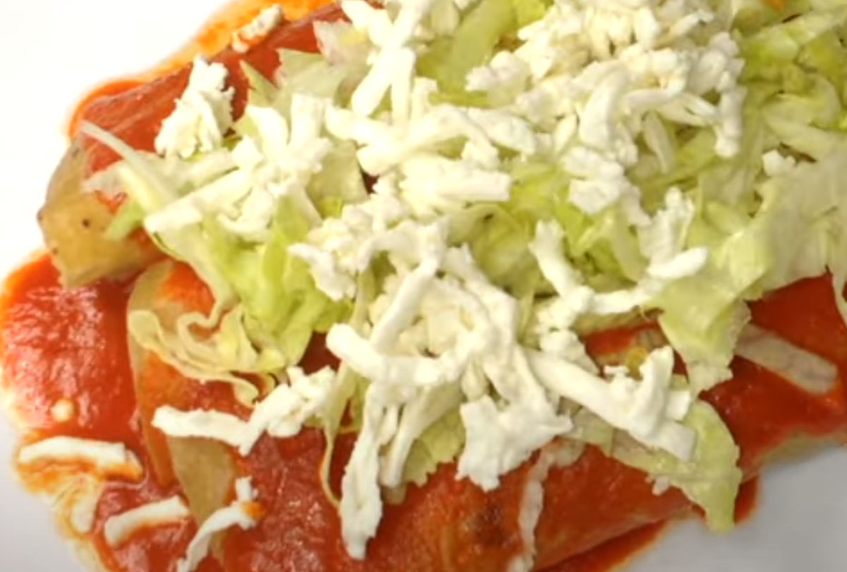 Como hacer Enchiladas Rojas, platillo esencial en desayunos.