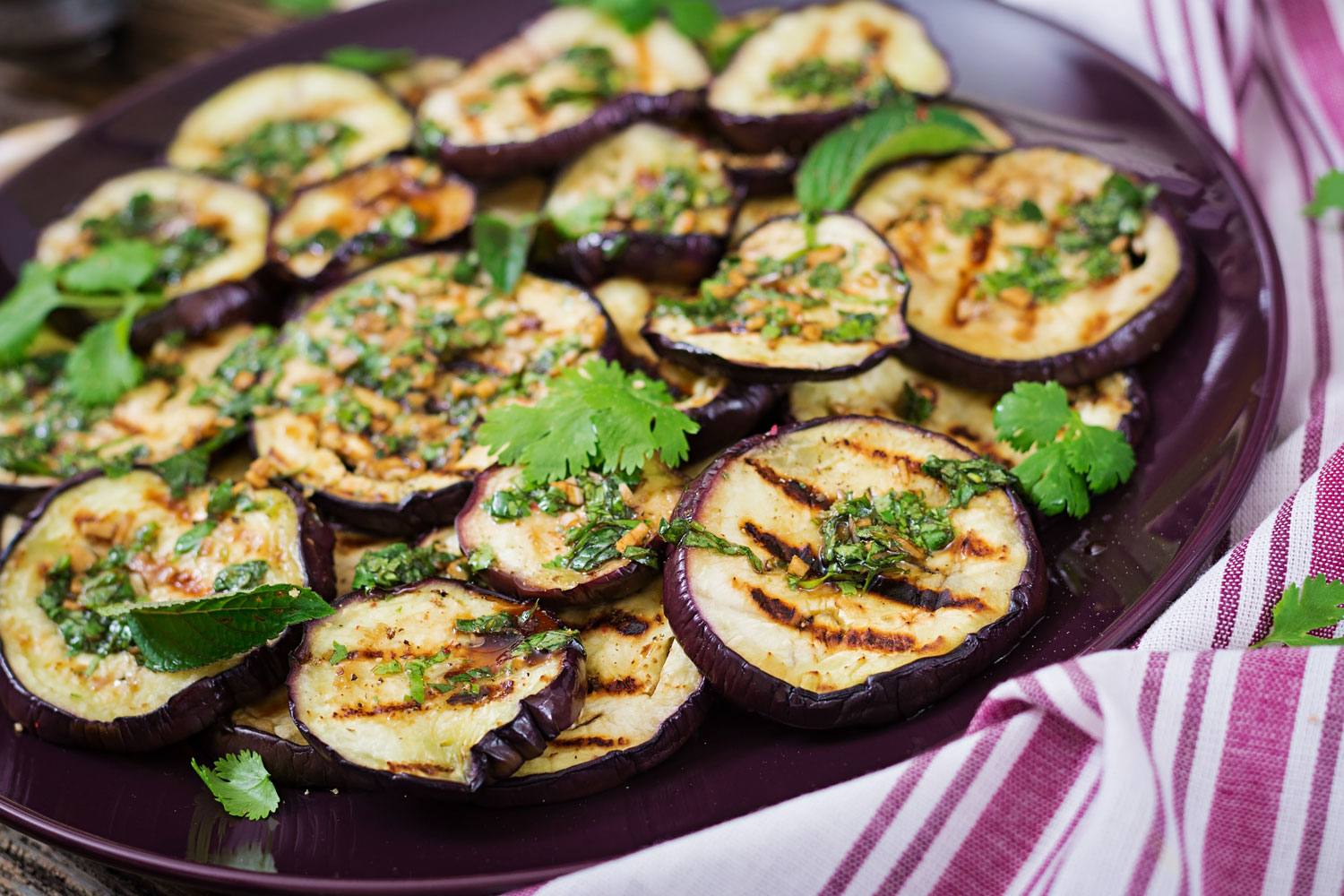 prepara-berenjenas-asadas-cocina-mexicana-de-claudia-peragallo