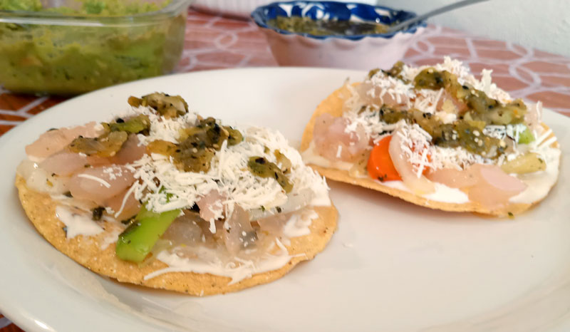 Receta de tostadas de pata de res - Cocina Mexicana de Claudia Peragallo