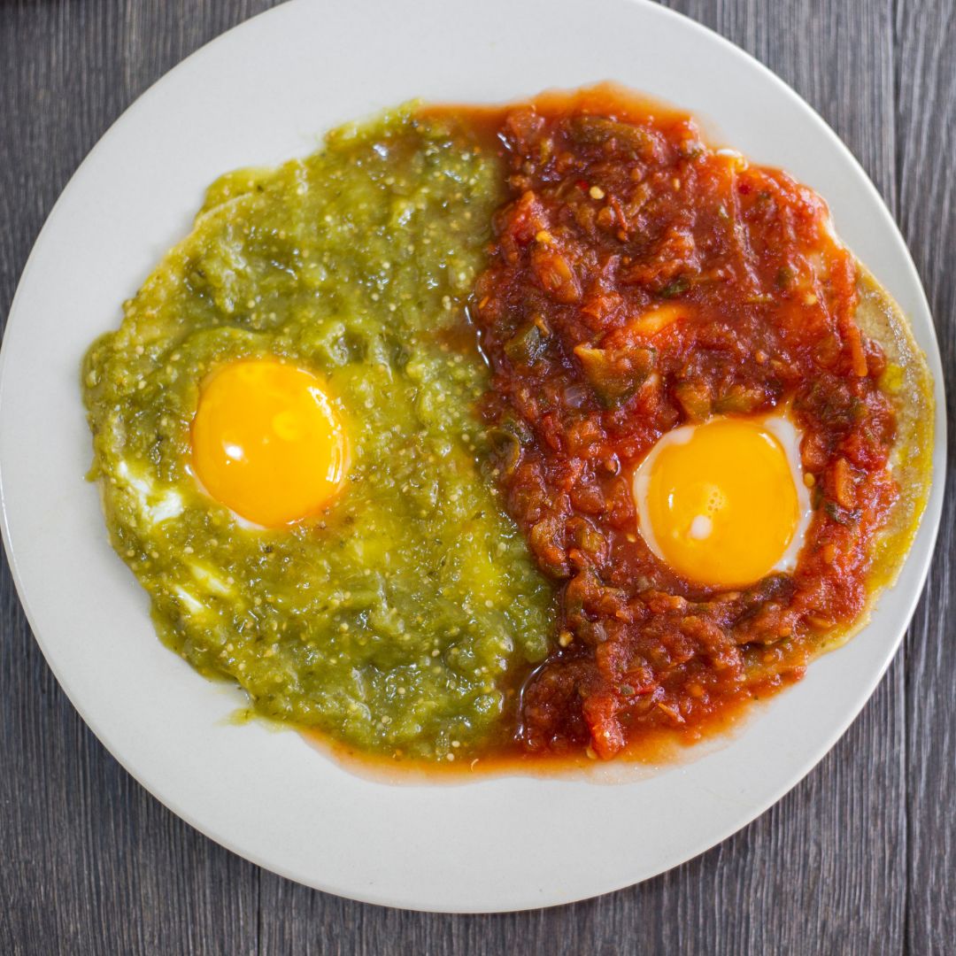 Huevos Divorciados Con Frijoles Refritos Cocina