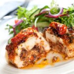 Pollo relleno de manzana con nuez